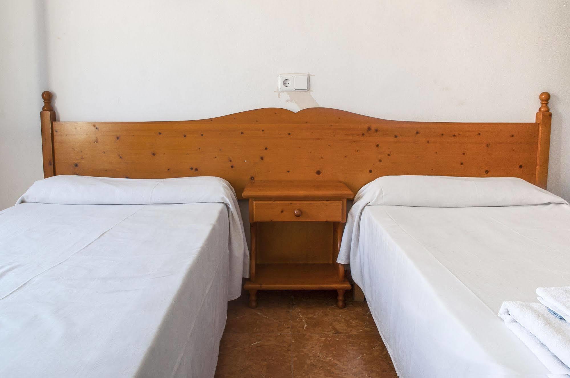 Surfing Concept Hostel Cala Ratjada  Luaran gambar