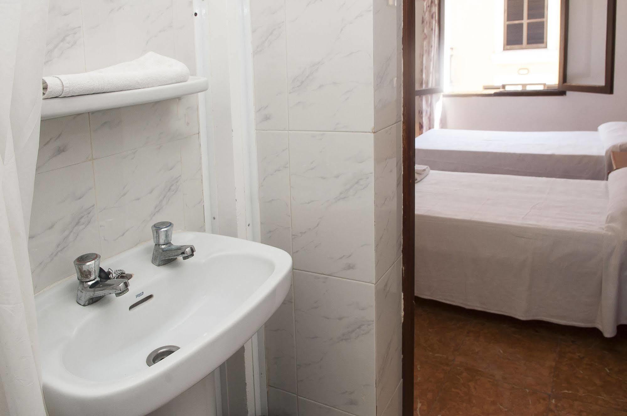 Surfing Concept Hostel Cala Ratjada  Luaran gambar