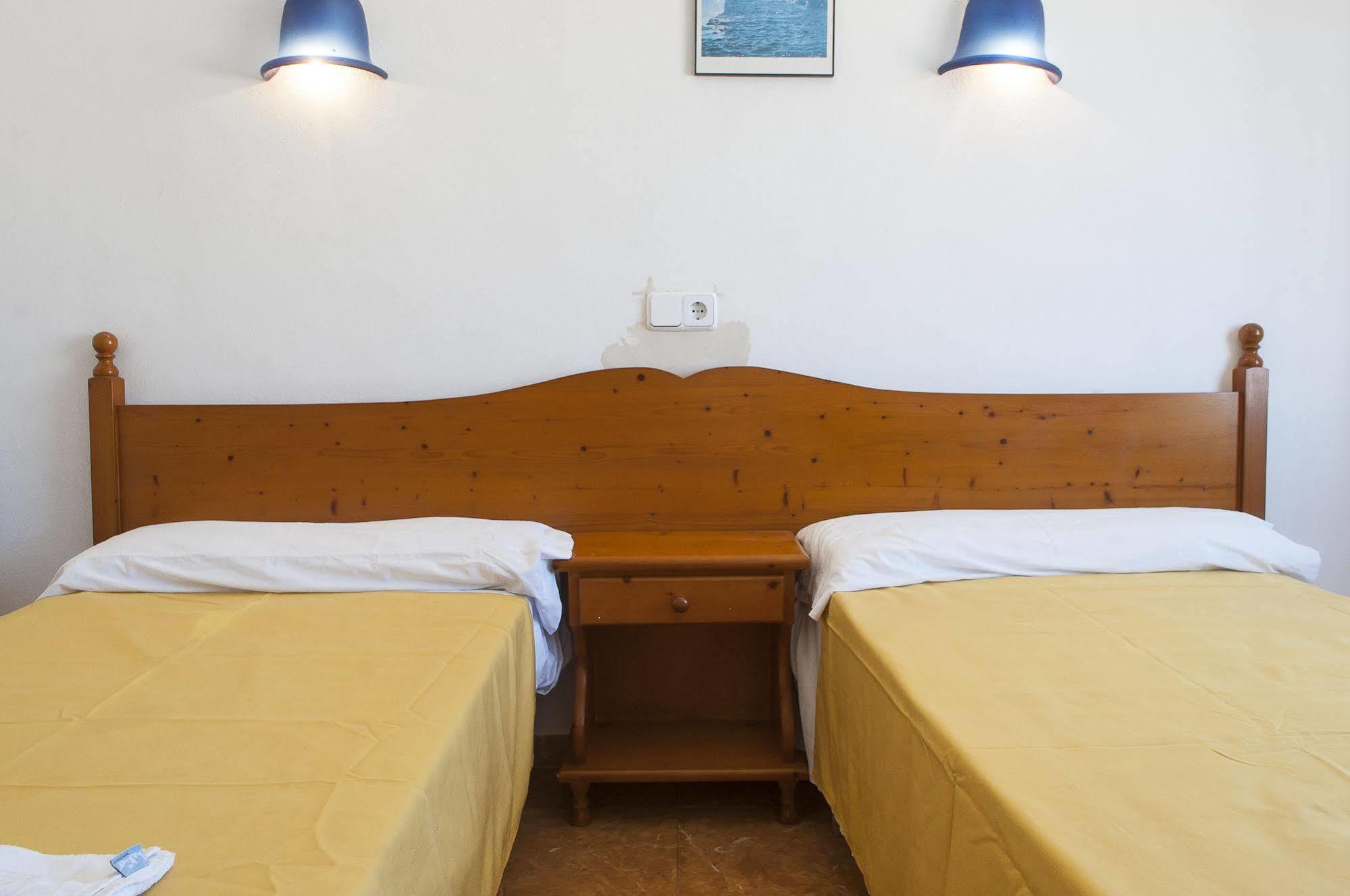 Surfing Concept Hostel Cala Ratjada  Luaran gambar
