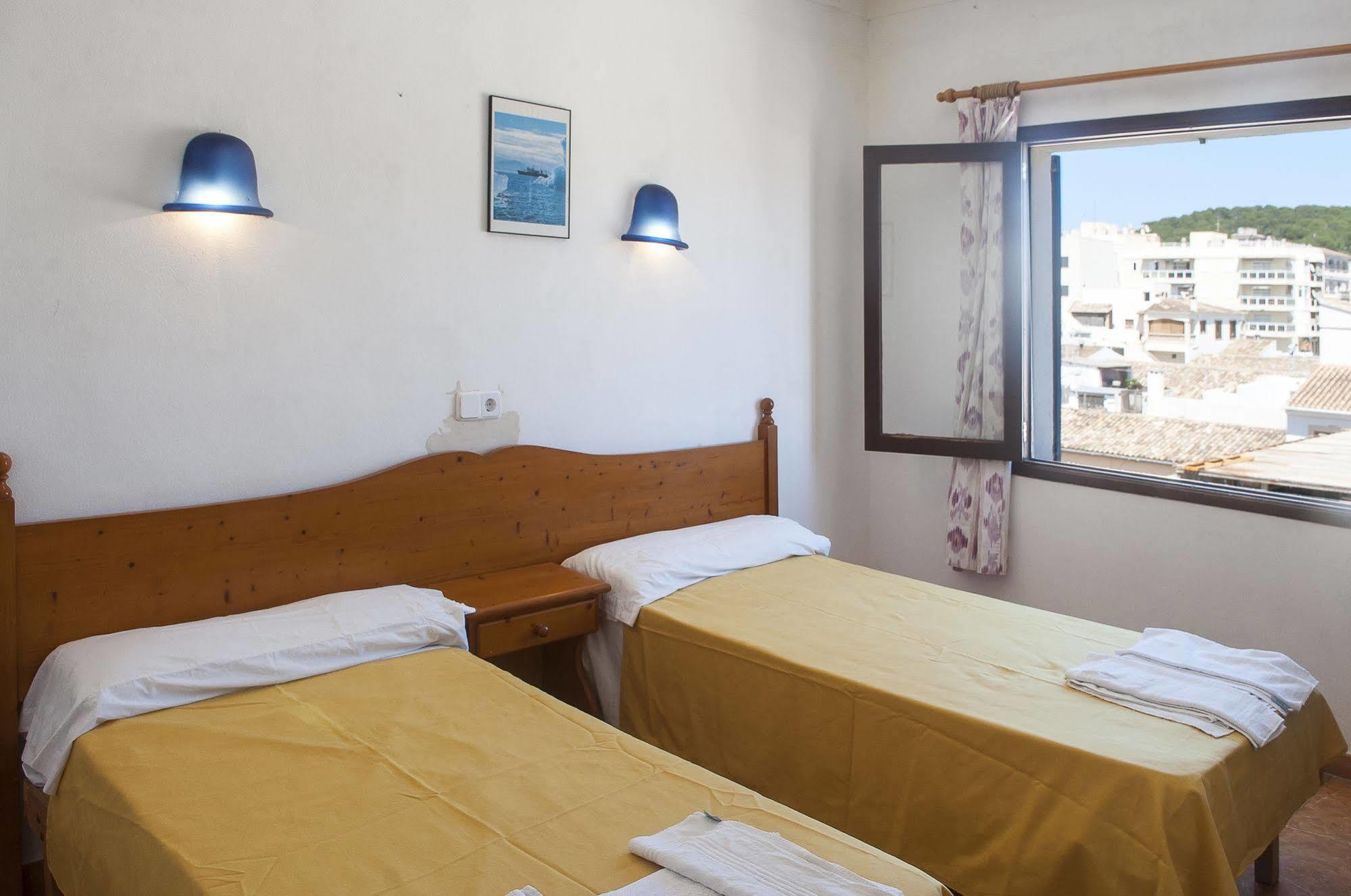 Surfing Concept Hostel Cala Ratjada  Luaran gambar