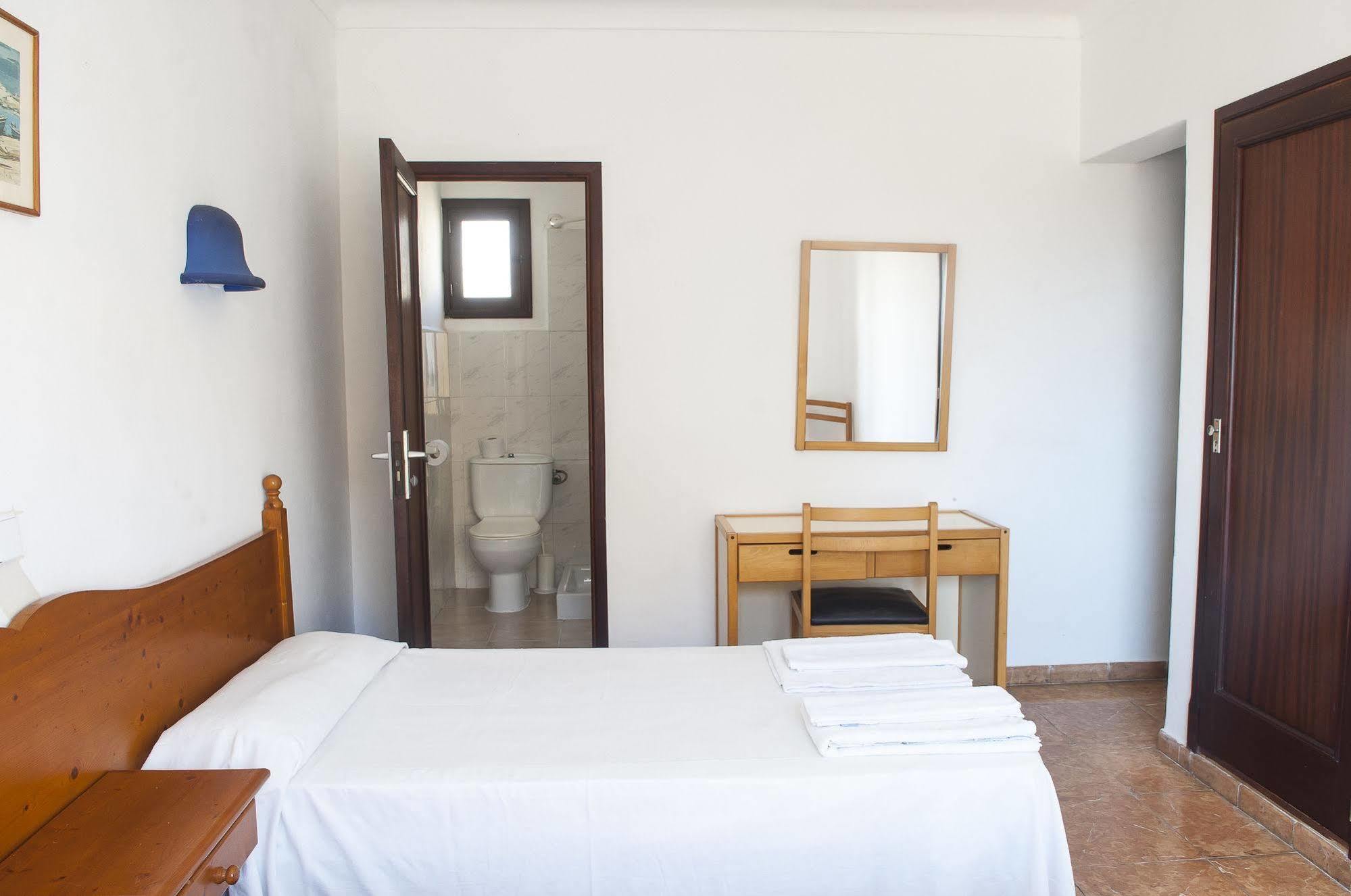 Surfing Concept Hostel Cala Ratjada  Luaran gambar
